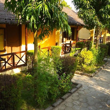 Mr. B'S Place Bardiya Kültér fotó