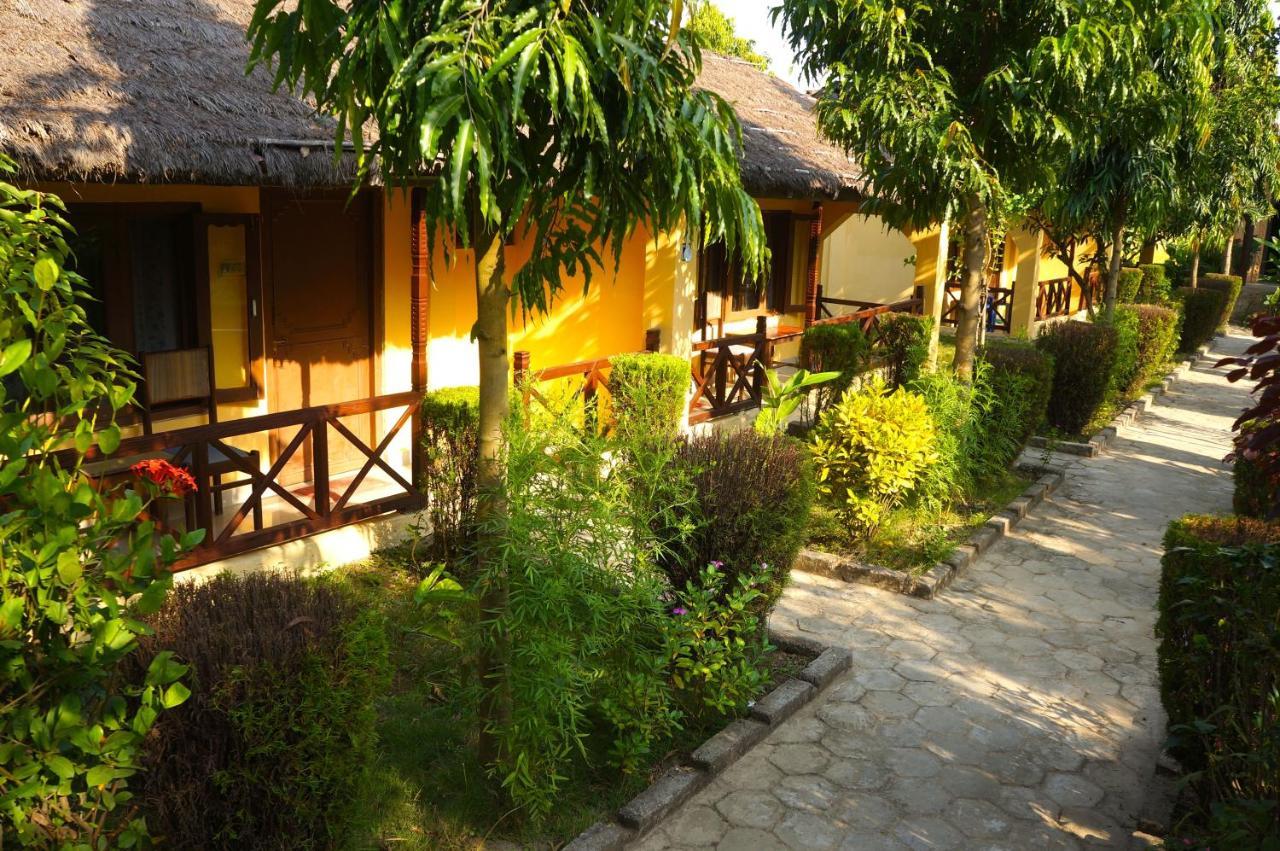 Mr. B'S Place Bardiya Kültér fotó